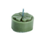 Lumânare din ceară naturală de albine în formă de cilindru mic și trifoi